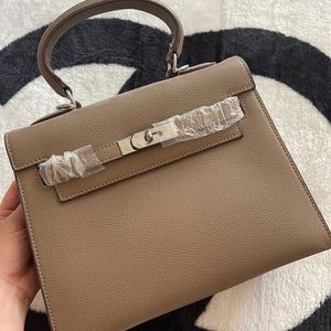 *Similar* handbag (band new!)